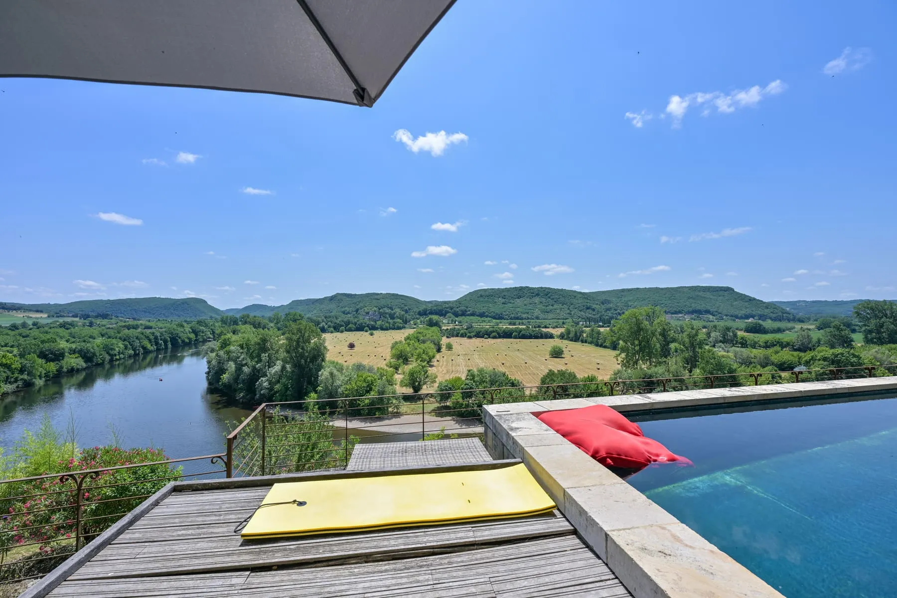 Piscine et jardin
